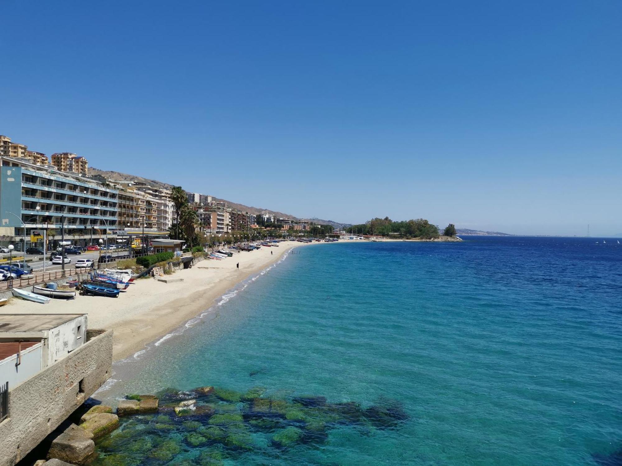 Blu Mediterraneo B&B Messina Bagian luar foto
